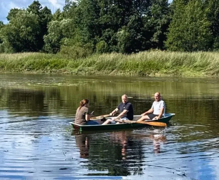 Pēc plūdiem Dursupes dzirnavezerā zivju slāpšanas risks nav konstatēts