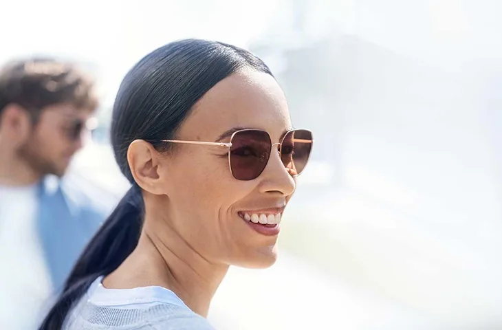 Kā darbojas fotohromās briļļu lēcas? ZEISS PhotoFusion X