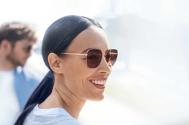 Kā darbojas fotohromās briļļu lēcas? ZEISS PhotoFusion X