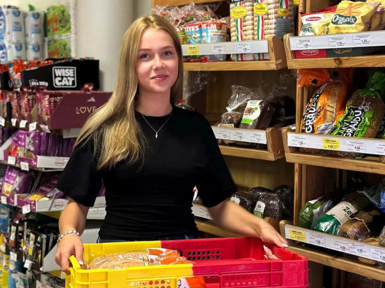 Skolēni arvien vairāk izmanto iespēju strādāt vasaras brīvlaikā