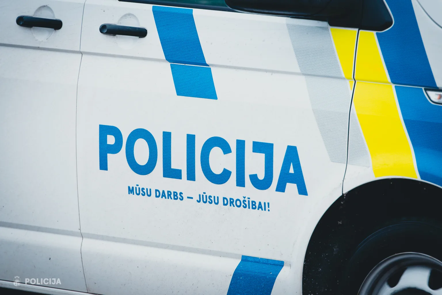 Usmas ezerā policija konstatē pārkāpumus un atgādina par drošību uz ūdens
