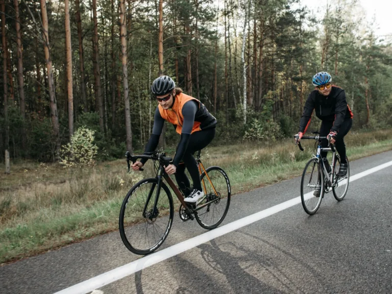 Aktīvā atpūta: SUP dēļi, velosipēdi, kempinga inventārs: pirkt pašam vai labāk īrēt?