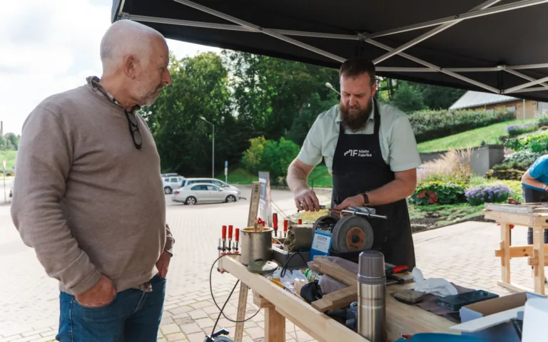 Restaurēt senos koka logus nav dārgi, ja to dara pats