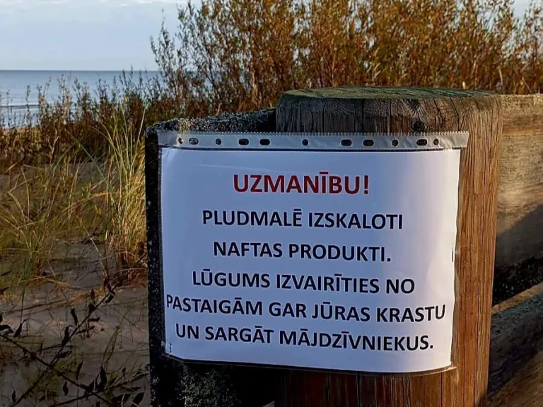 Arī Talsu novada piekrastē konstatēts naftas piesārņojums