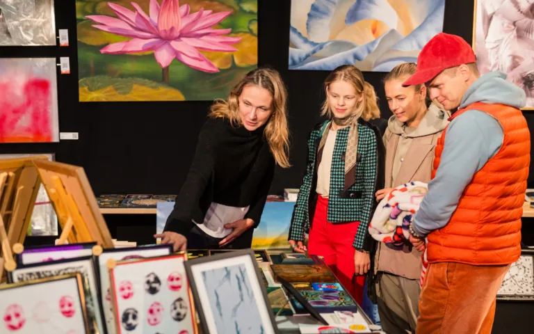 Seši Talsu mākslinieki piedalīsies pop-up mākslas izstādē “Artists Runway”