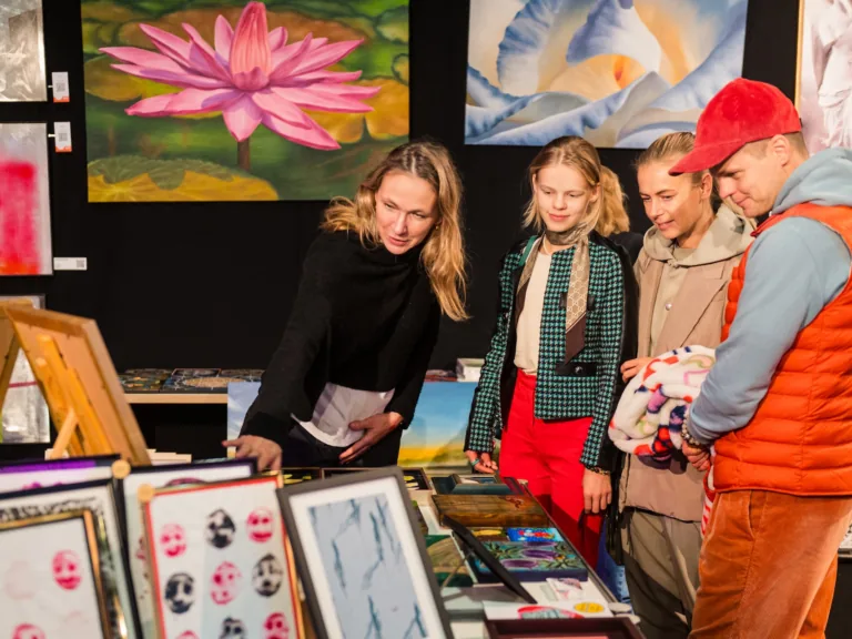 Seši Talsu mākslinieki piedalīsies pop-up mākslas izstādē “Artists Runway”