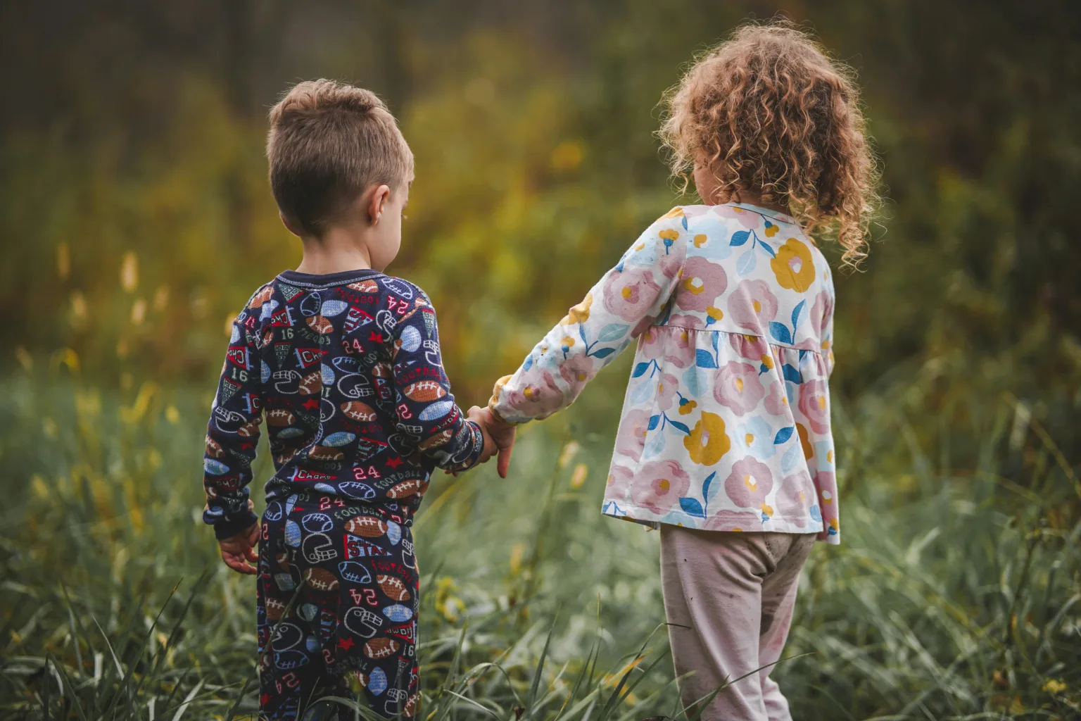 Ģimene var sākties dažādi: kas ir audžuģimene, adoptētājs un viesģimene?